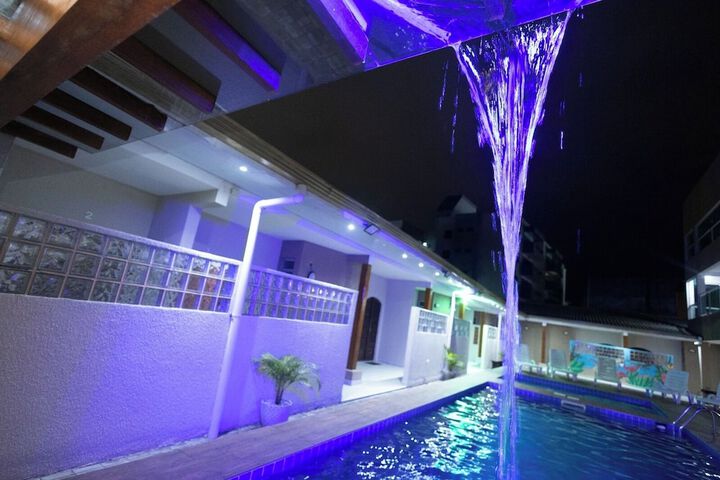 Pool 40 of 83