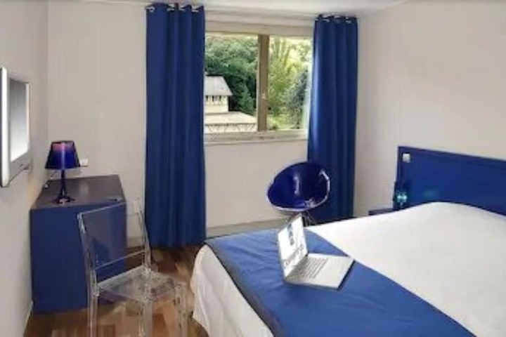 Room 6 of 48