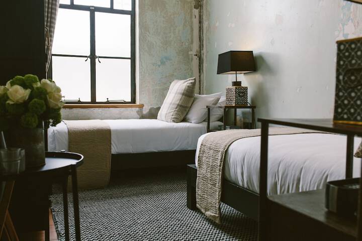 Room 5 of 61