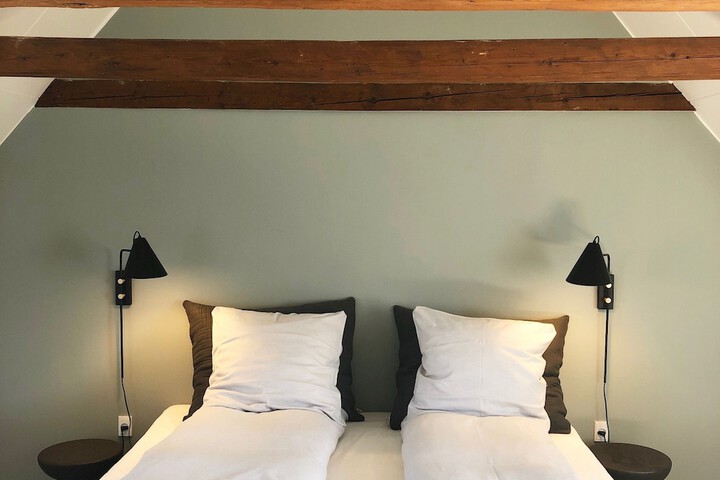Room 6 of 46