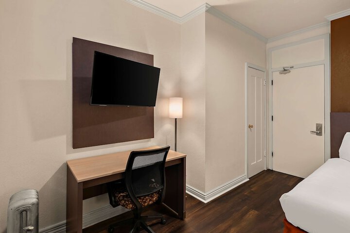 1 Queen Bed Larger Room Work Desk Microwave and Refrigerator (5 of 34)