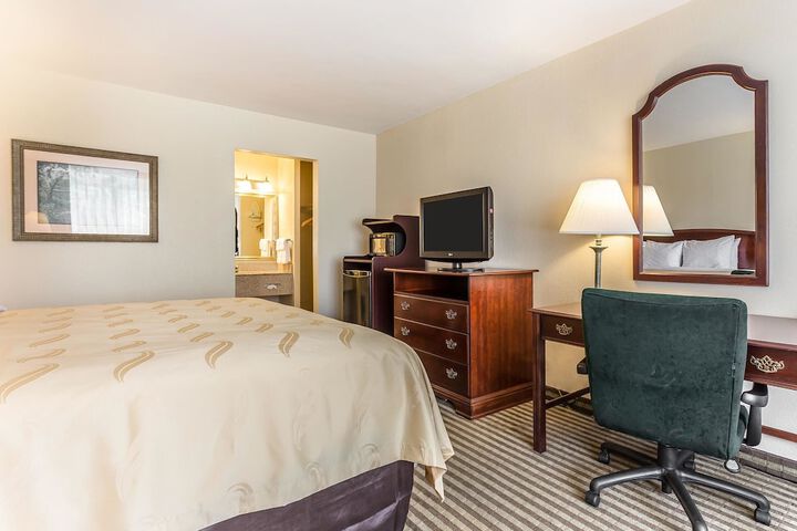 Standard | King Bed (6 of 14)