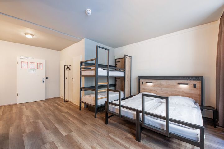Room 17 of 46
