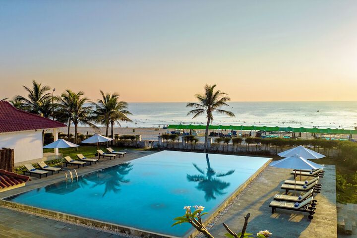 Pool Hotel