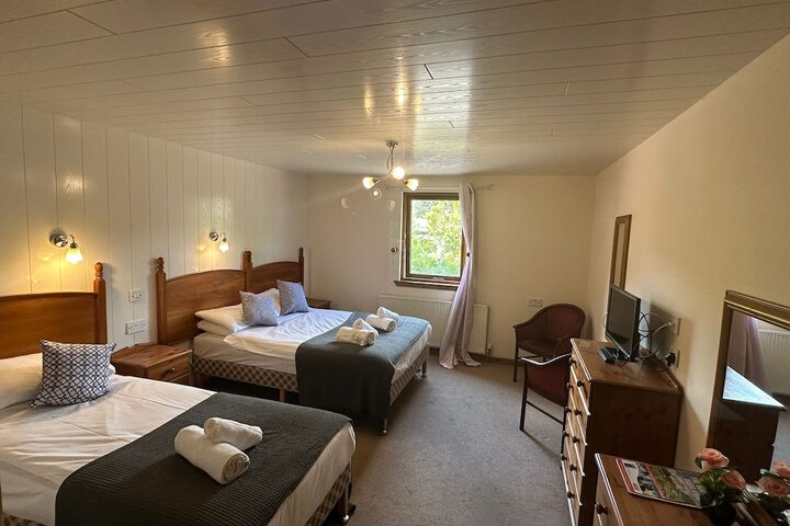 Room 5 of 12