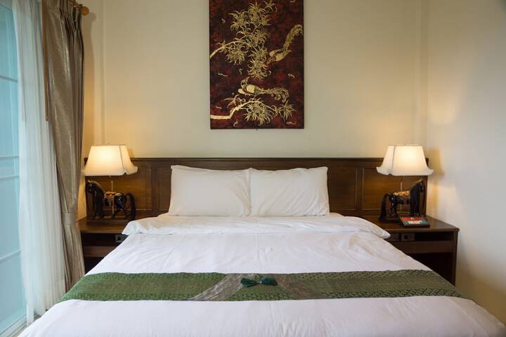 Room 4 of 8