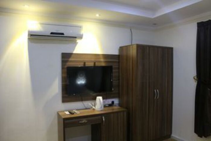 Room 9 of 19