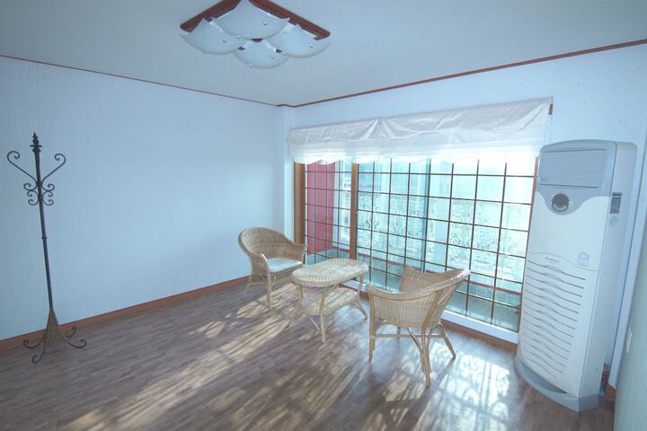 Room 11 of 34