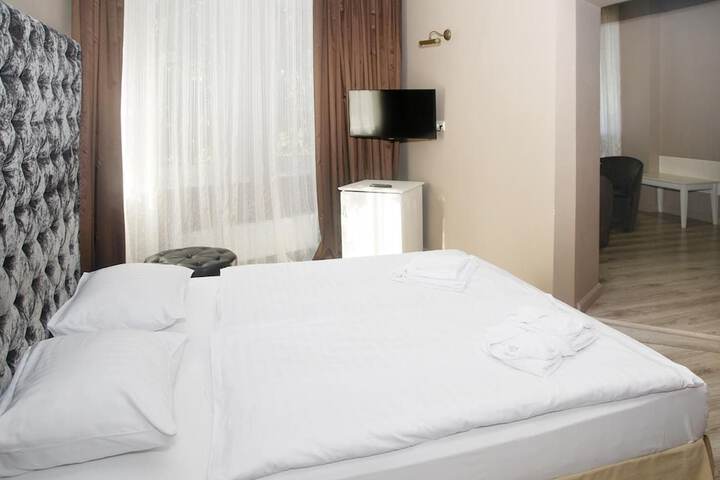 Room 32 of 62