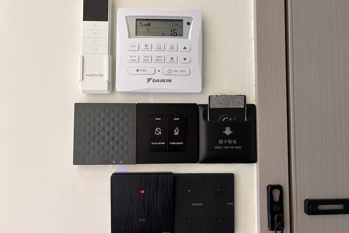 Room 13 of 71