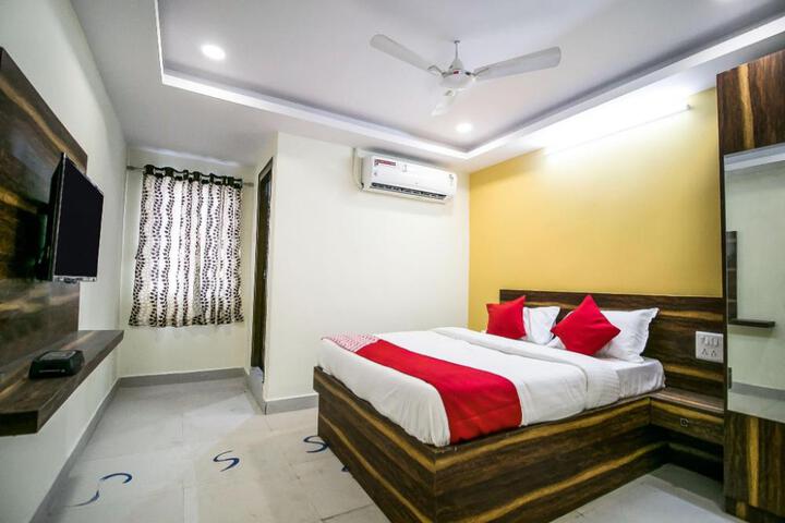 Collection O Hotel Sri Sai Grand Inn