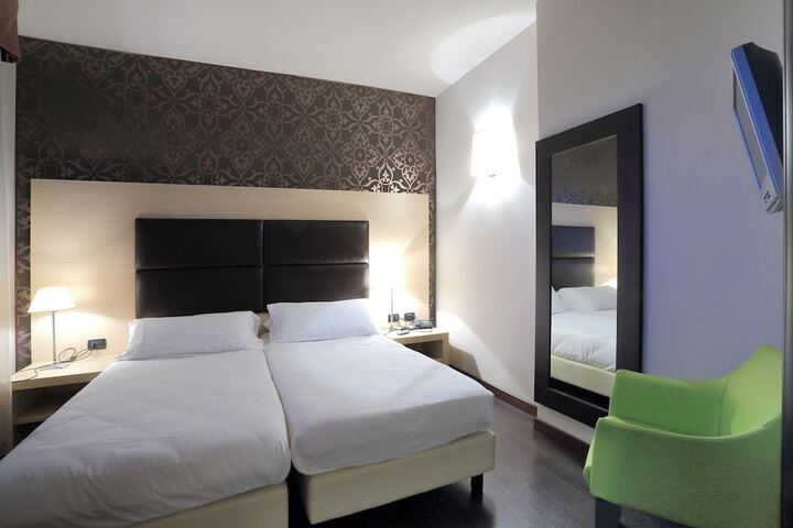 Room 15 of 31