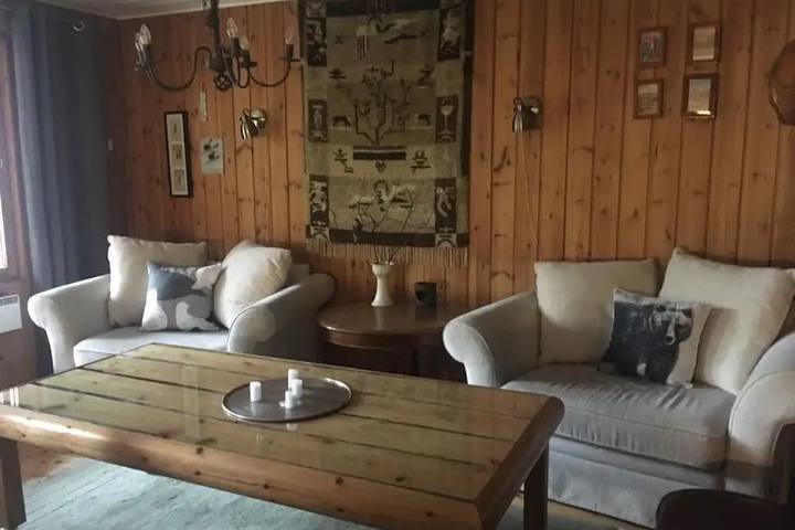 Room 4 of 11