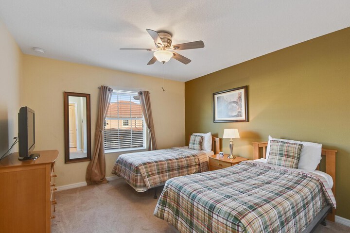 Room 7 of 32