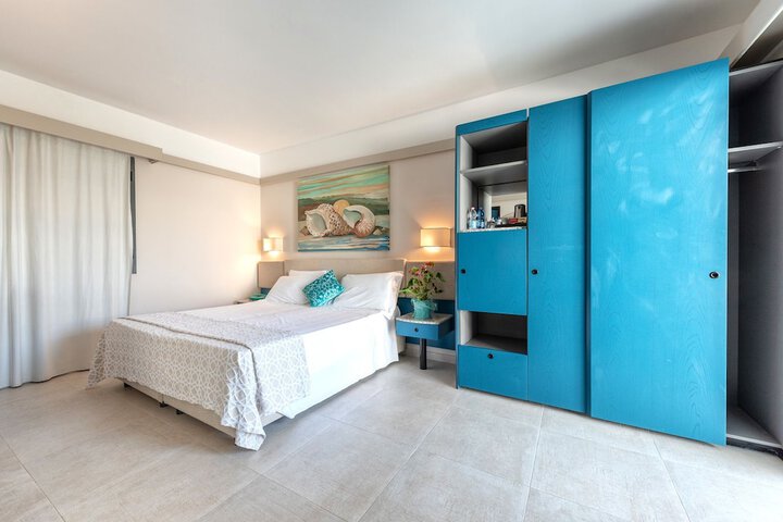 Room 28 of 128