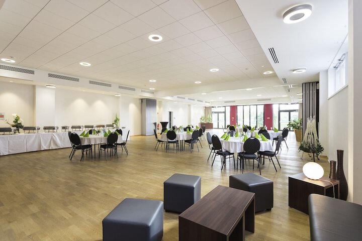 Ballroom/Hall 39 of 44