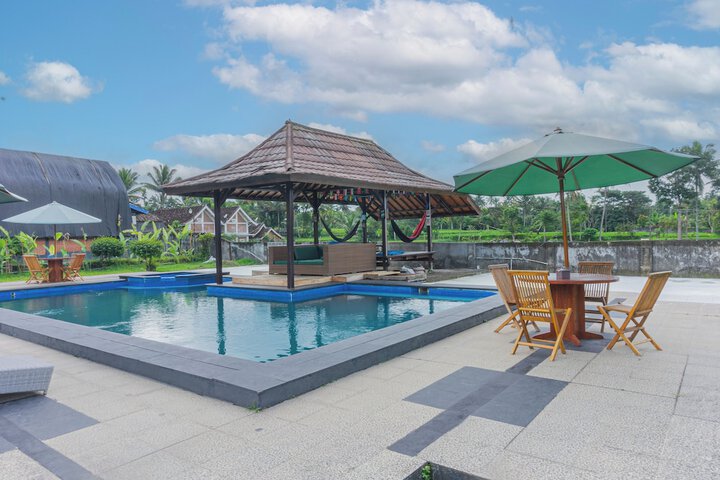 Pool 56 of 90