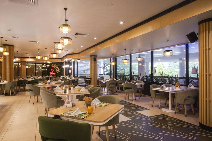 Dining Photos