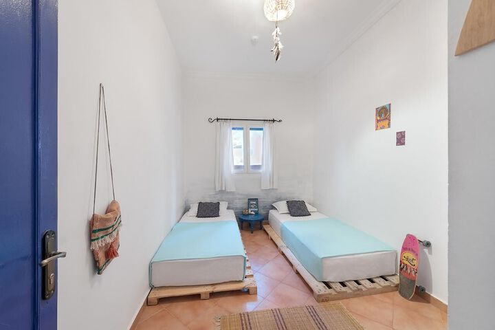 Room 5 of 11