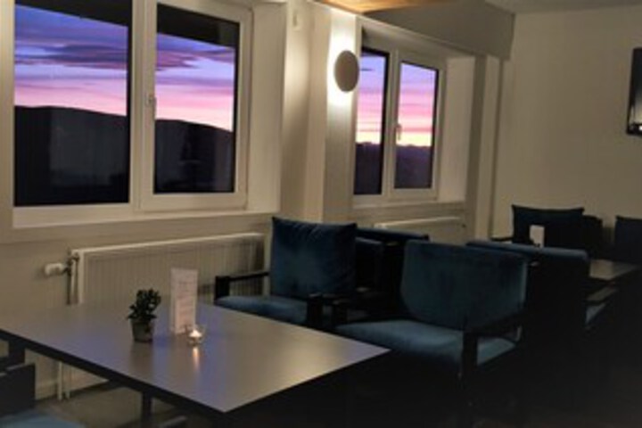 Lounge 3 of 46