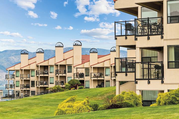 Exterior of WorldMark Lake Chelan Shores
