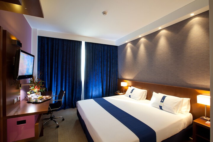 Room 13 of 49