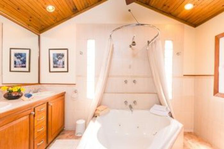 Hot Tub 11 of 21