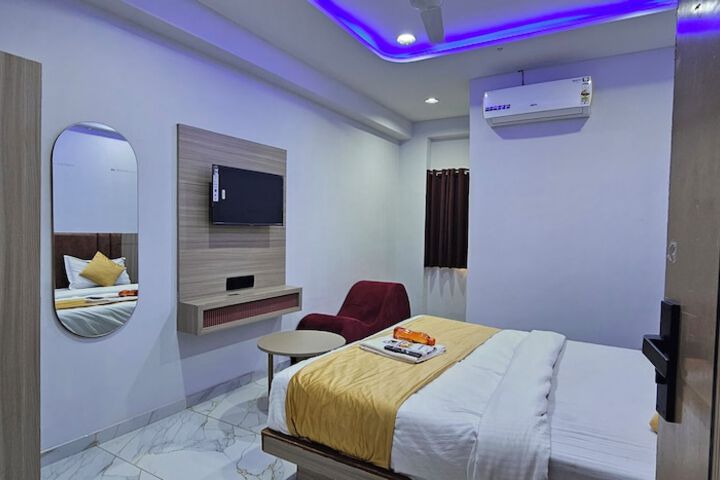 Room 8 of 33