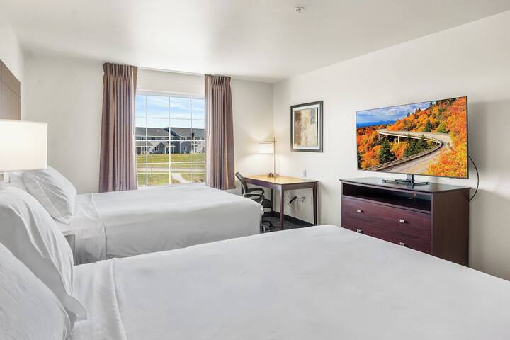 2 Queen Guest Room (2 of 12)