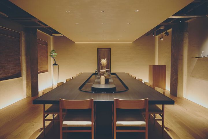 Dining 32 of 36
