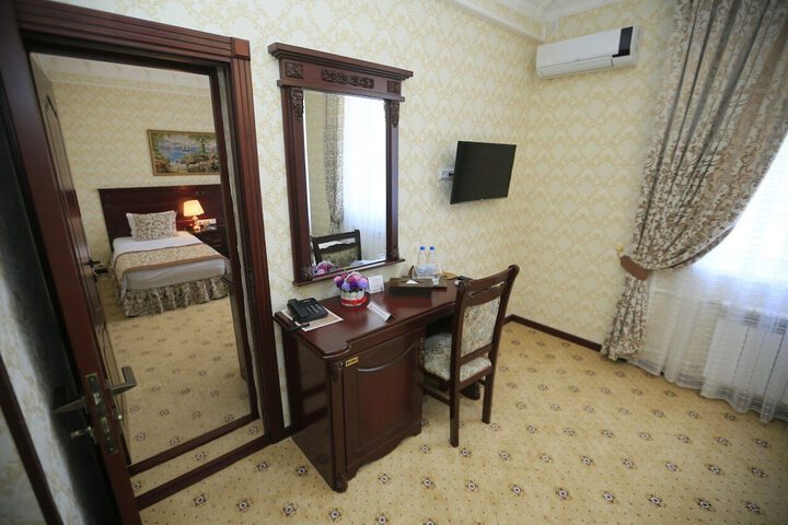 Room 23 of 92