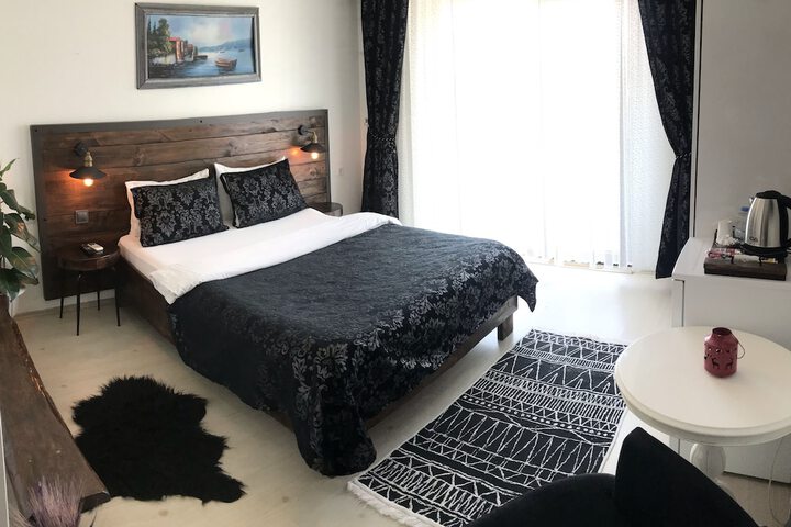 Room 4 of 28