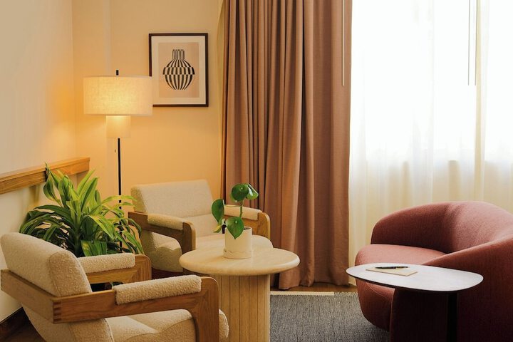 Room 33 of 72