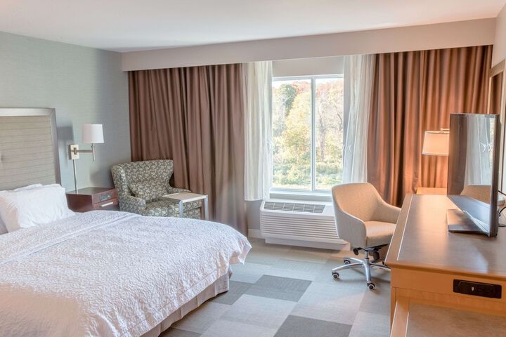 1 King Bed (2 of 21)