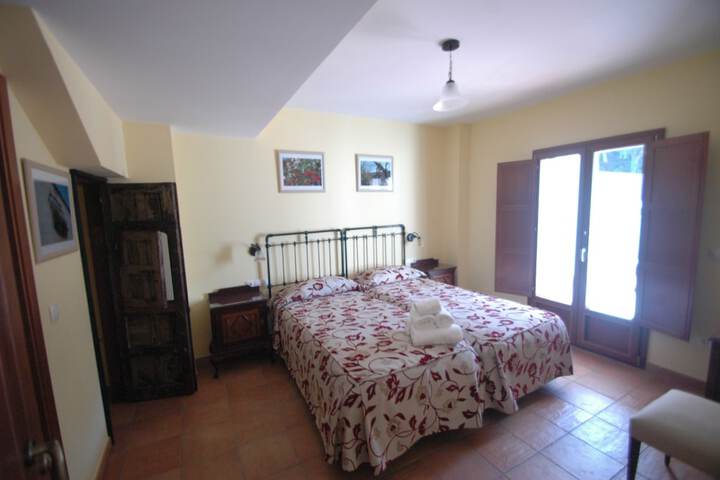 Room 3 of 35