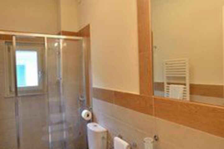 Room 4 of 52
