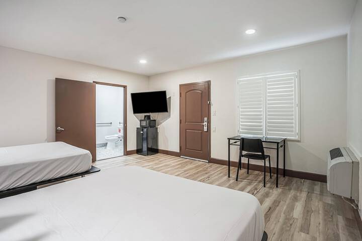 2 Double Beds (15 of 15)