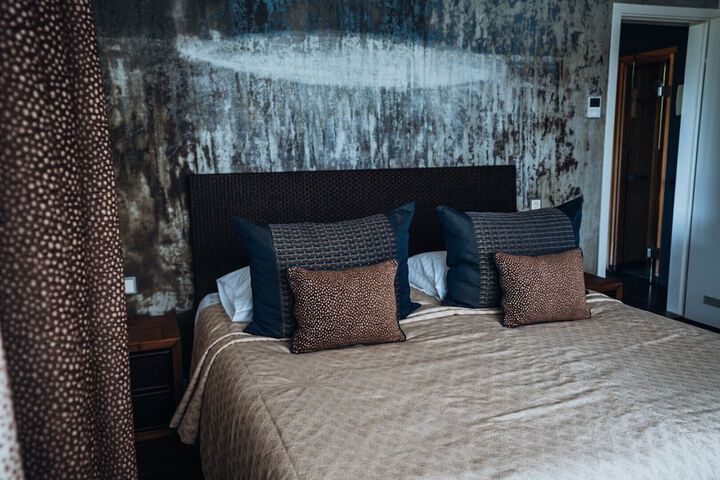 Room 42 of 176