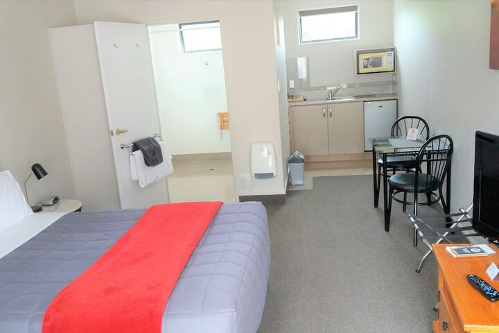 Room 12 of 84
