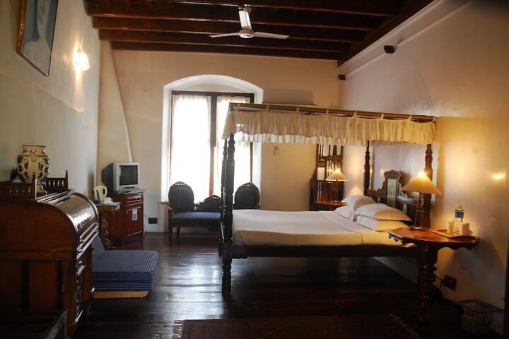 Room 18 of 43