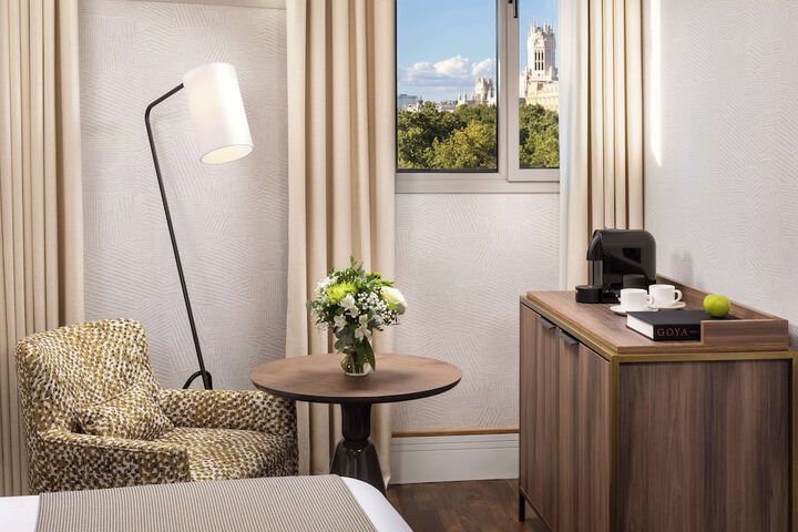 Room 32 of 81