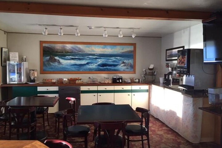 Breakfast/Coffee Service 33 of 52