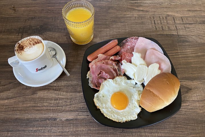 Breakfast/Coffee Service 117 of 122