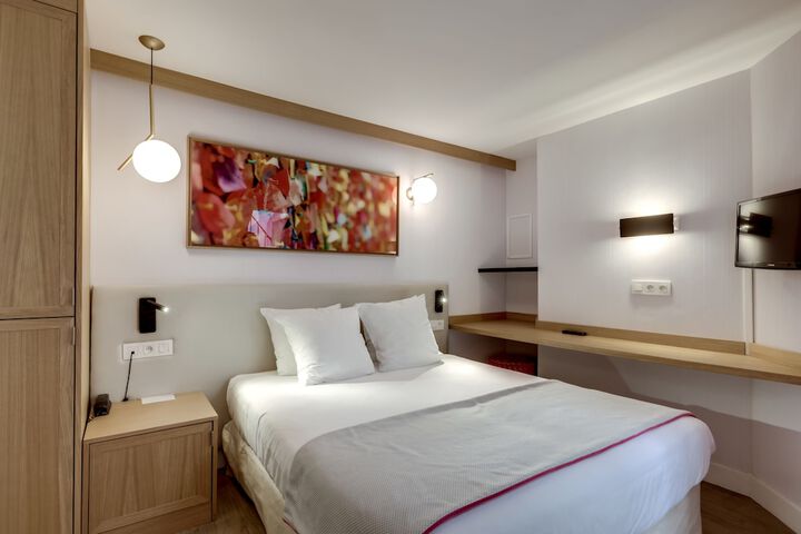 Room 32 of 47