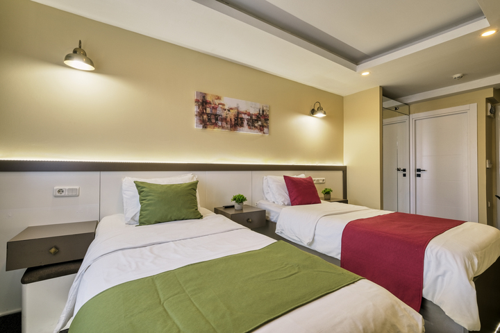 Room 8 of 28