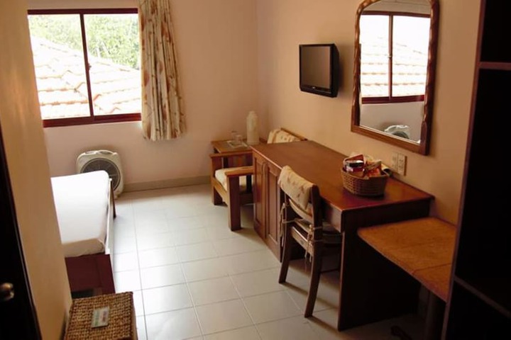 Room 8 of 35