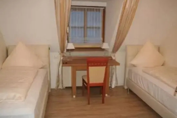 Room 4 of 6