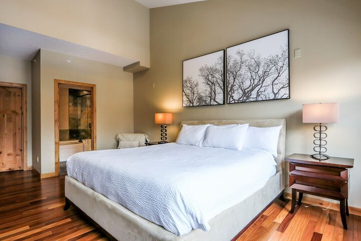 Room 47 of 185