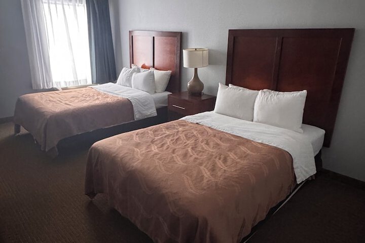2 Double Beds (3 of 5)