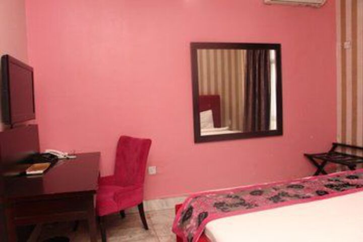 Room 26 of 46